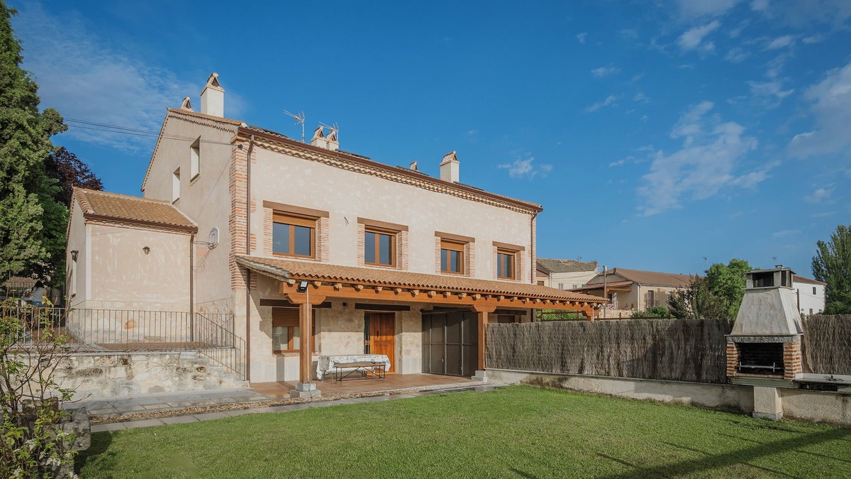 Cabanas de Polendos House | Country House 'Casas Rurales Velasco I I' with Private Terrace, Wi-Fi and Air Conditioning