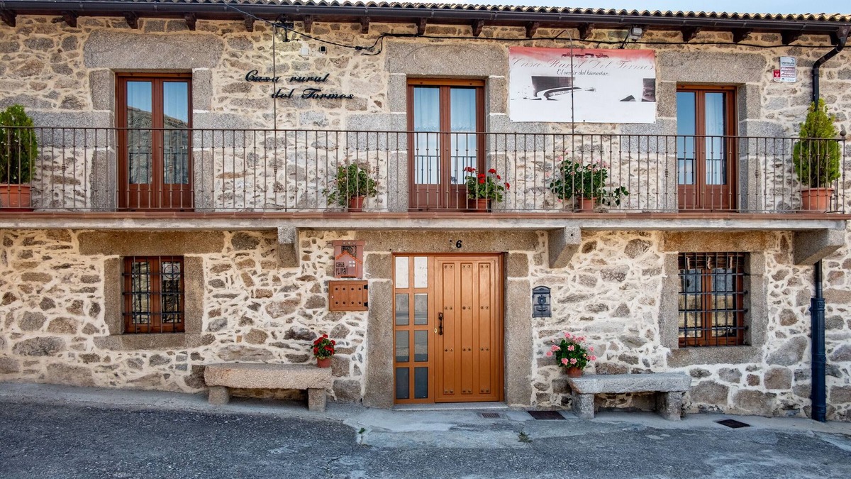 Puente del Congosto House | Country House 'Casa Rural Del Tormes' with Mountain View, Private Terrace and Private Garden
