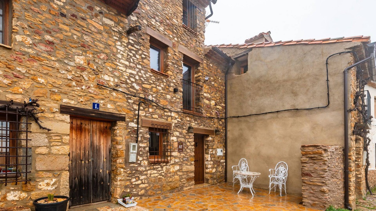 Vilafranca House | Country House 'La Parreta Estancia La Morada' with Mountain View, Private Terrace and Private Garden