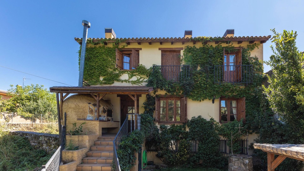 La Serna del Monte House | Country House 'La Cárcava' with Mountain View, Private Terrace and Wi-Fi