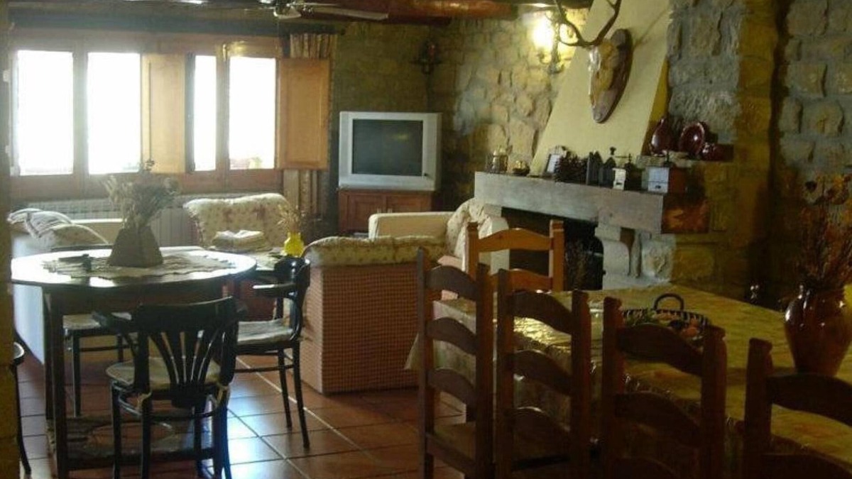 Santa Eulalia de Gallego House | Country House 'El Rey' with Mountain View, Private Garden and Wi-Fi