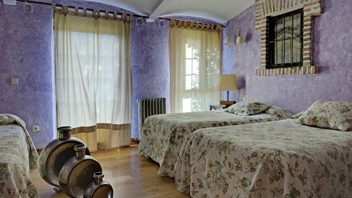 Olmedo Apartment | Country house - 5 people: Charming country house with beautiful views of the garden