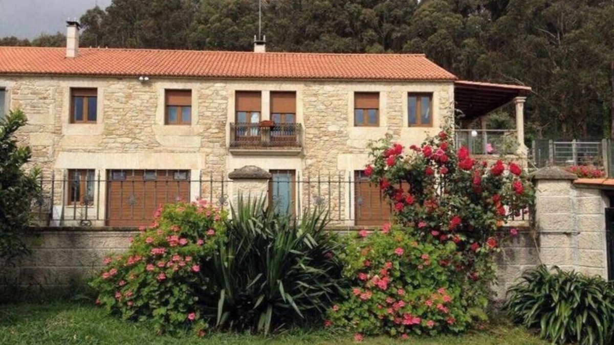 Ponteceso House | Country House 'A Casa De Lelo' with Sea View, Private Terrace and Wi-Fi