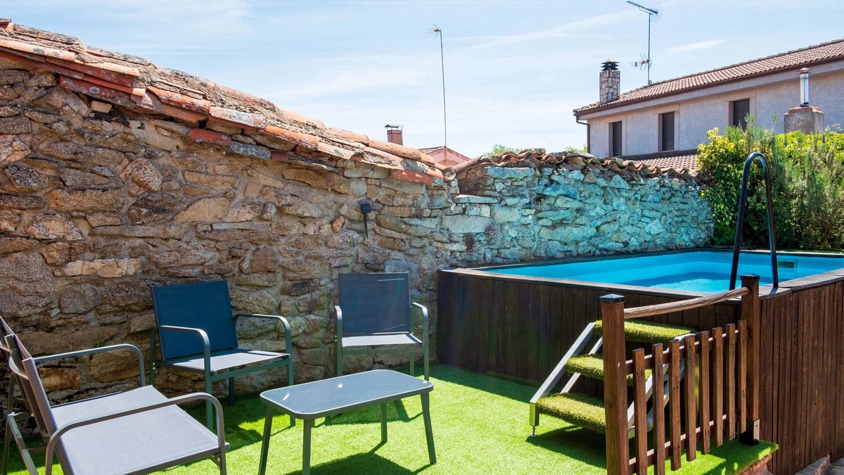 Fariza House | Country House 'Abuela Herminia' with Private Pool, Private Terrace and Wi-Fi