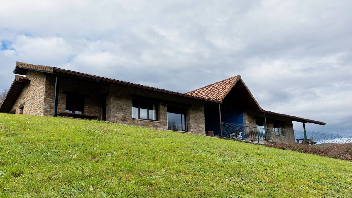 Valle de Carranza House | Country House 'Amama' with Mountain View, Private Pool and Private Garden
