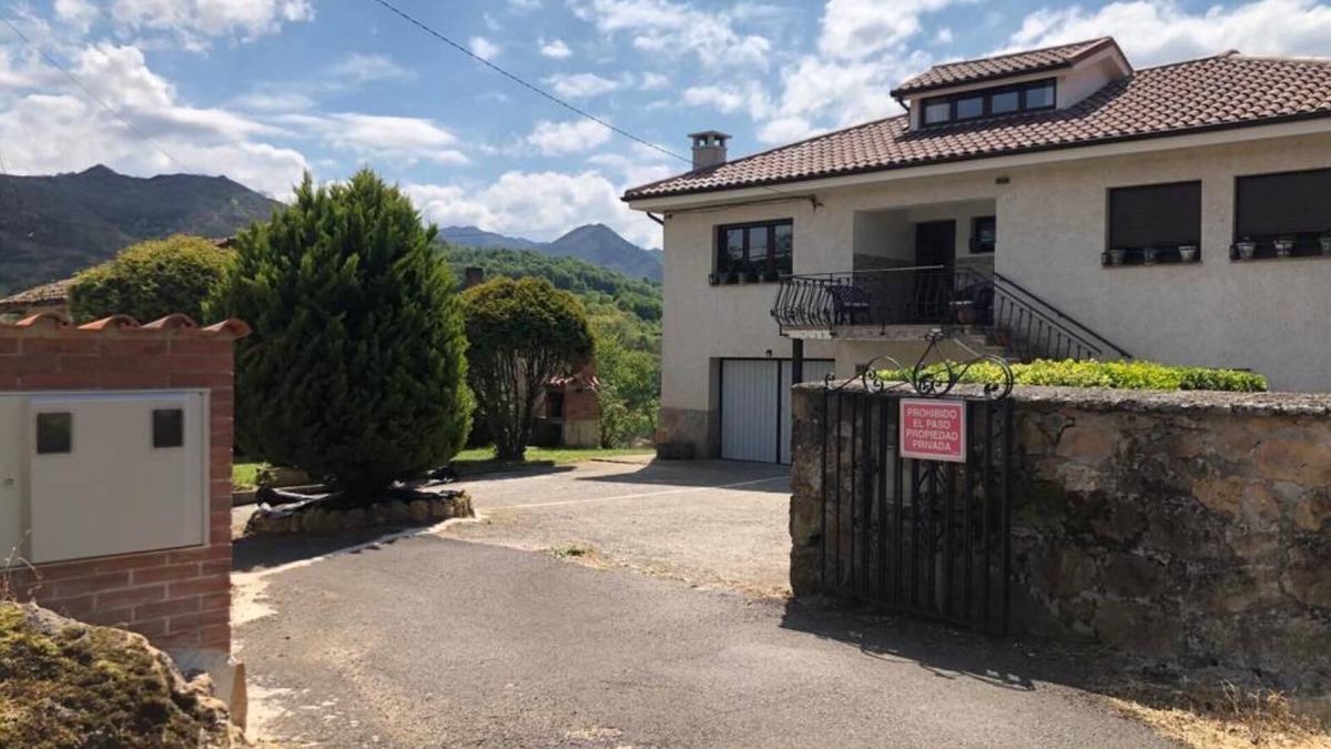 Corao House | Country House 'Apartamento 1' with Mountain View, Private Garden and Wi-Fi
