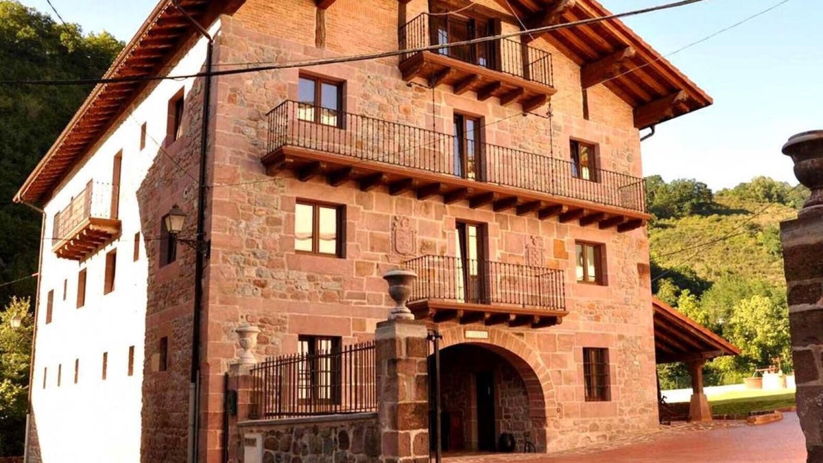 Oronoz House | Country House 'Barbenea' with Mountain View, Private Garden and Wi-Fi
