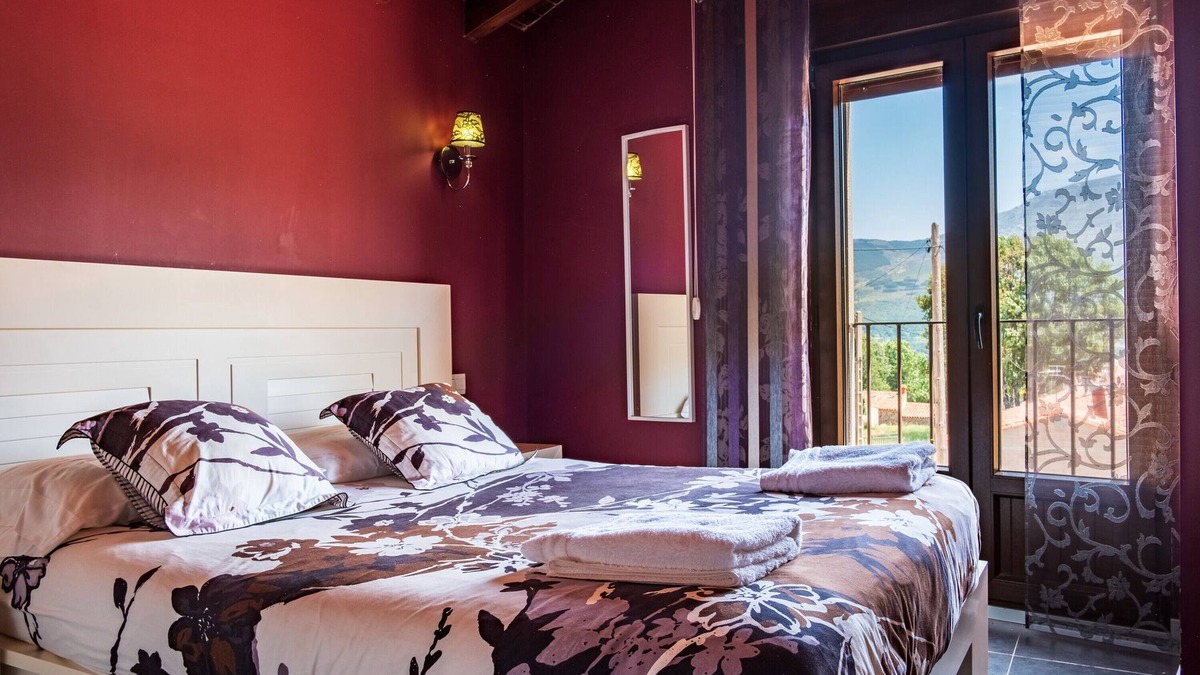 Navalguijo House | Country House 'Baelo Claudia' with Mountain View, Balcony and Wi-Fi