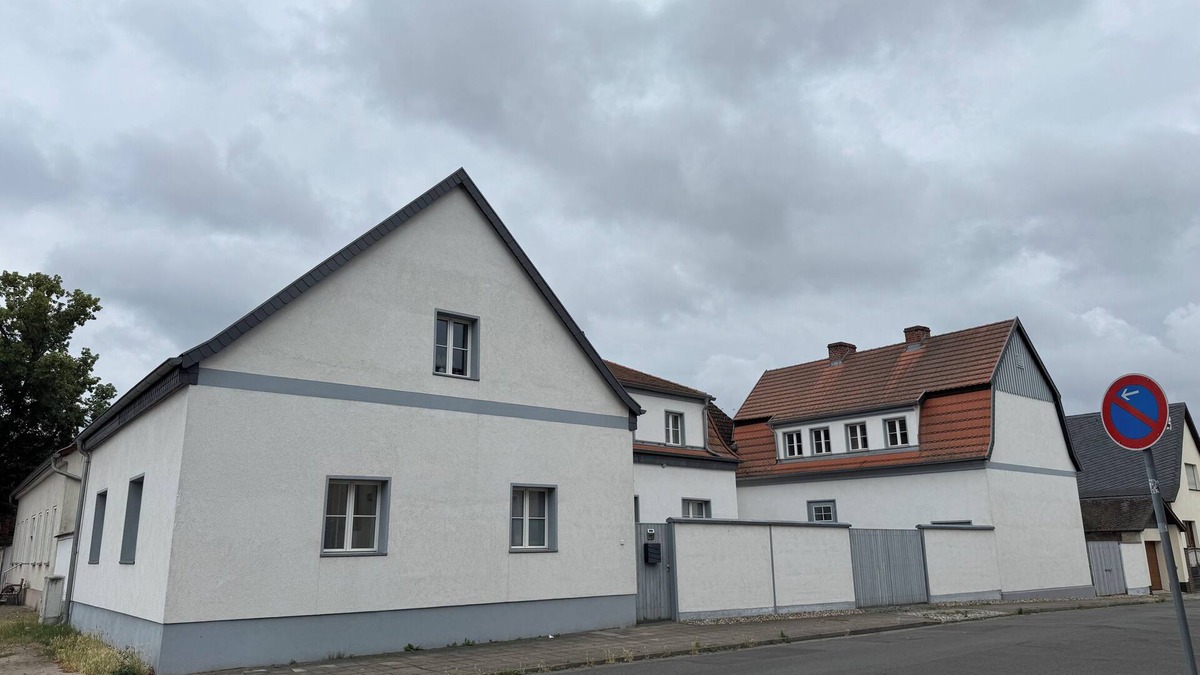 Kirchmoser House | Country house by the lake with fenced plot in Brandenburg an der Havel