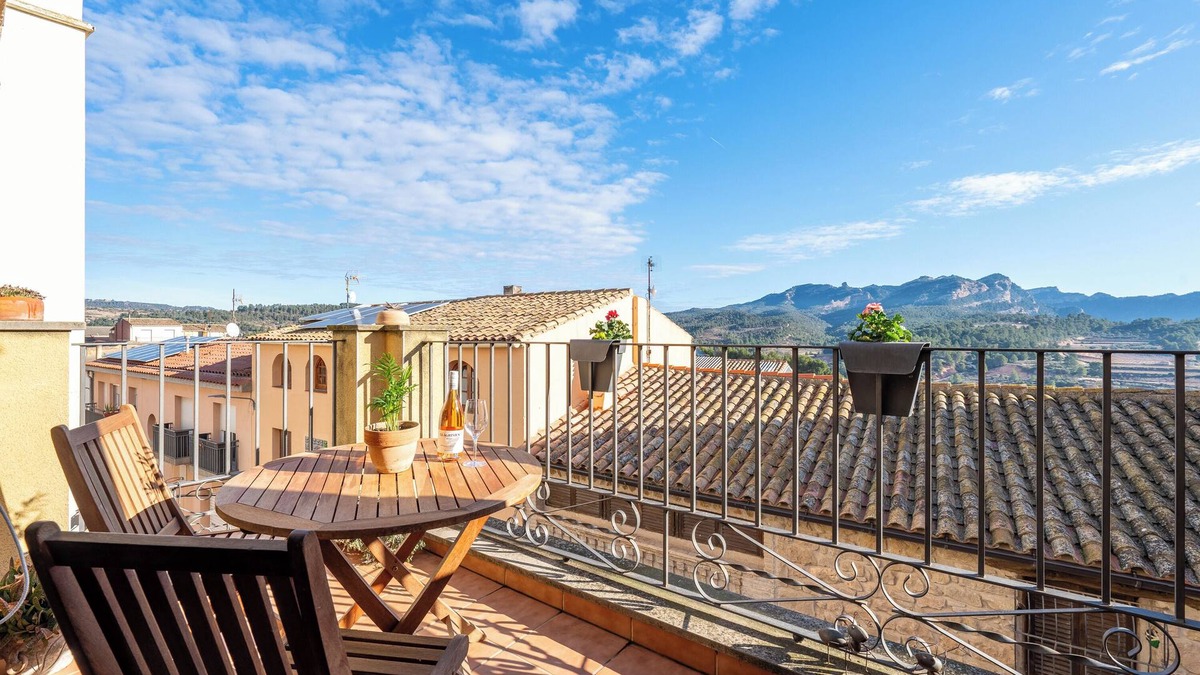 Bot House | Country House 'Ca Lazaro' with Mountain View, Private Terrace and Wi-Fi
