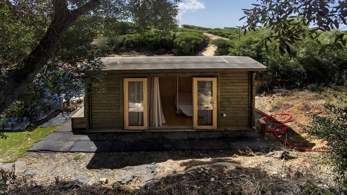 Maceira Villa | Country House 'Cabana Do Baloiço Do Pitagudo' with Sea View, Shared Terrace and Air Conditioning