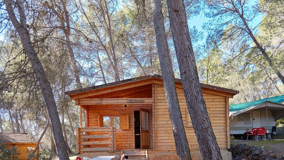 Hornos House | Country House 'Cabaña De Madera 2' with Mountain View, Shared Pool and Air Conditioning