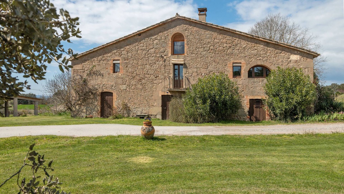 Sagas House | Country House 'Cal Masover De Vilardaga' with Mountain View, Wi-Fi and Air Conditioning