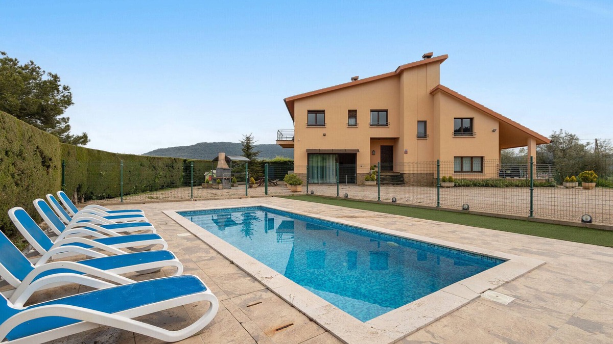 Cardona House | Country House 'Cal Miró Nou' with Mountain View, Wi-Fi and Air Conditioning