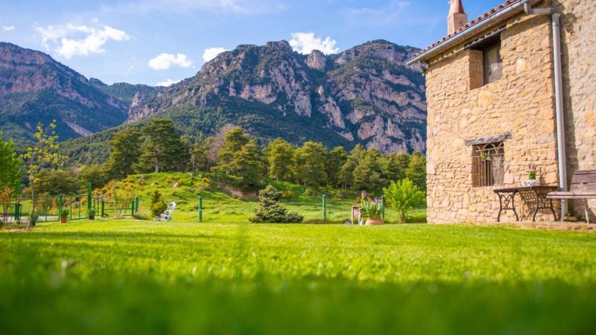 Capolat House | Country House 'Can Caubet Ll' with Mountain View, Shared Pool and Wi-Fi