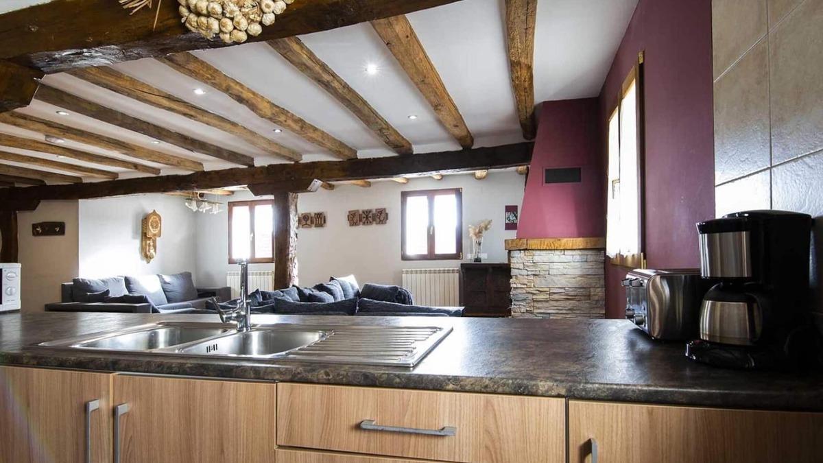 Abaurrea Alta House | Country House 'Casa Rural Enekoizar' with Mountain View, Private Terrace and Wi-Fi