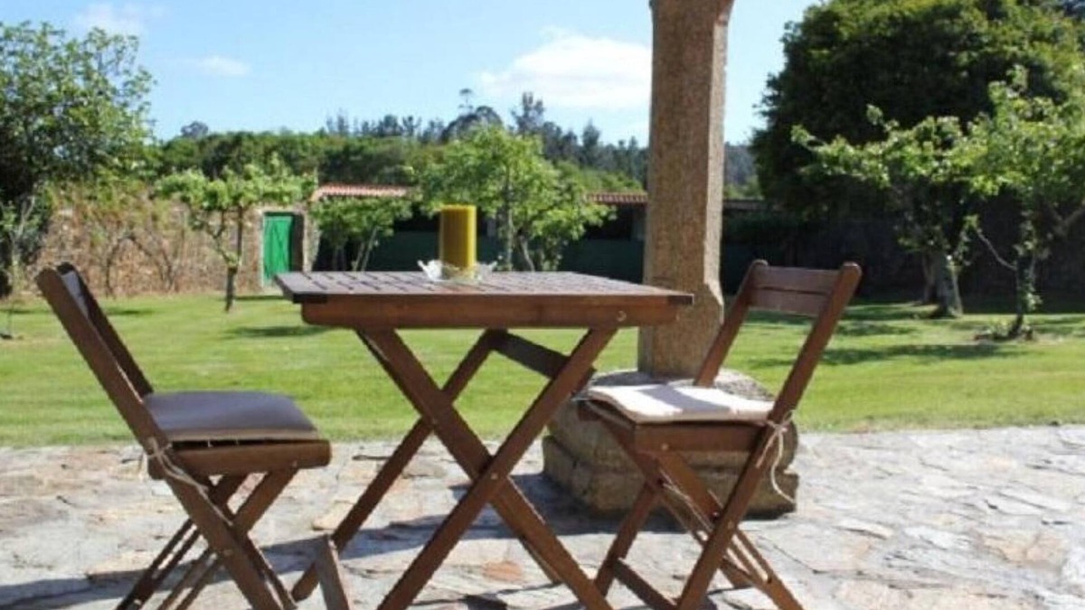Coristanco House | Country House 'Casa 1' with Shared Terrace, Shared Garden and Wi-Fi