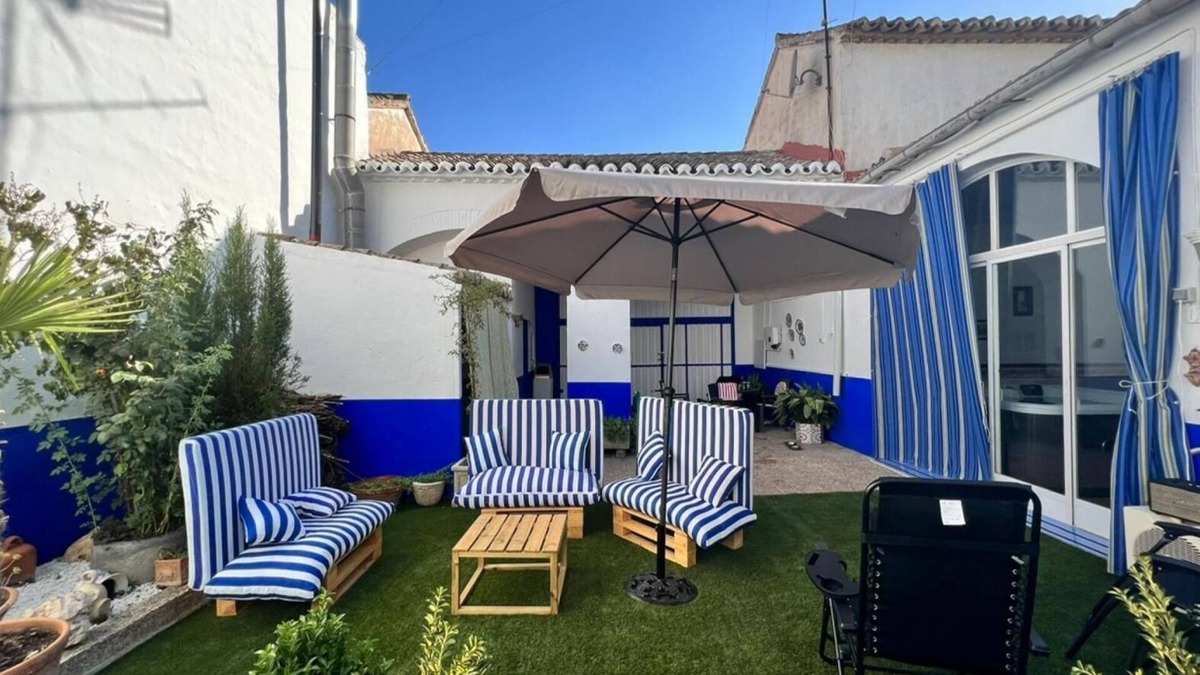 Camunas House | Country House 'Casa Maria Camuñas' with Private Pool, Wi-Fi and Air Conditioning