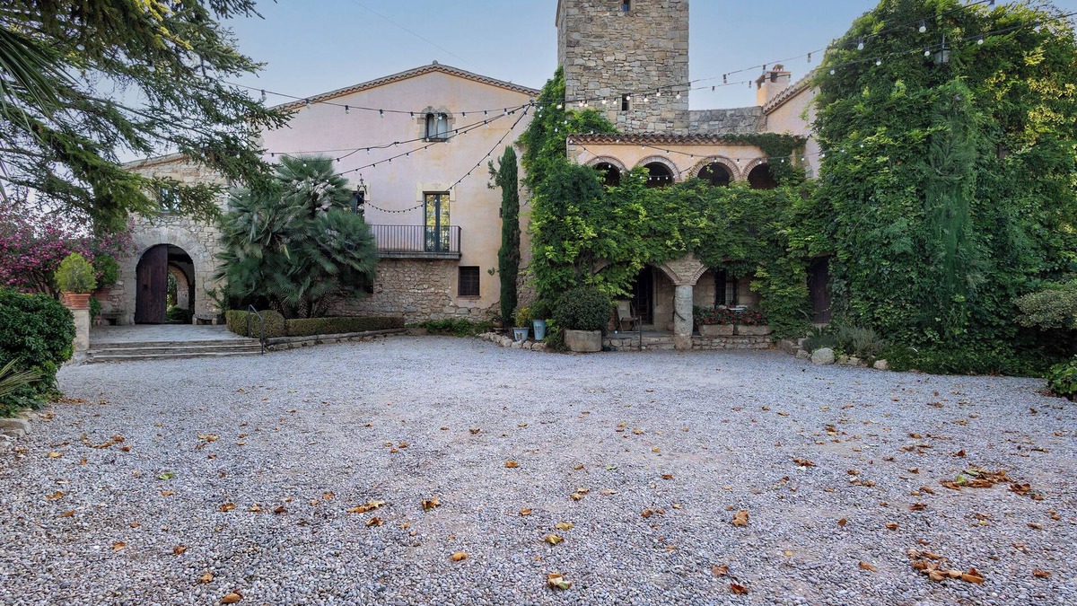 El Bruc House | Country House 'Casa Romaní' with Mountain View, Shared Pool and Wi-Fi