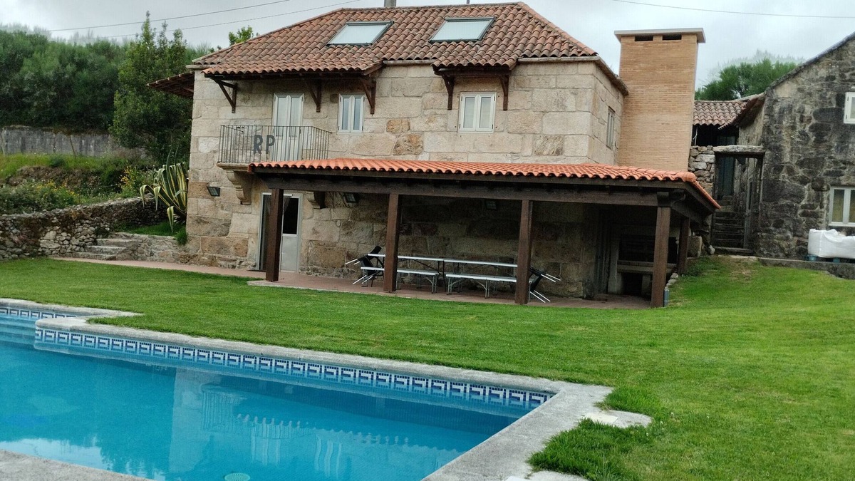 Covelo House | Country House 'Casa Rural Rectoral De Prado' with Mountain View, Private Pool and Private Terrace