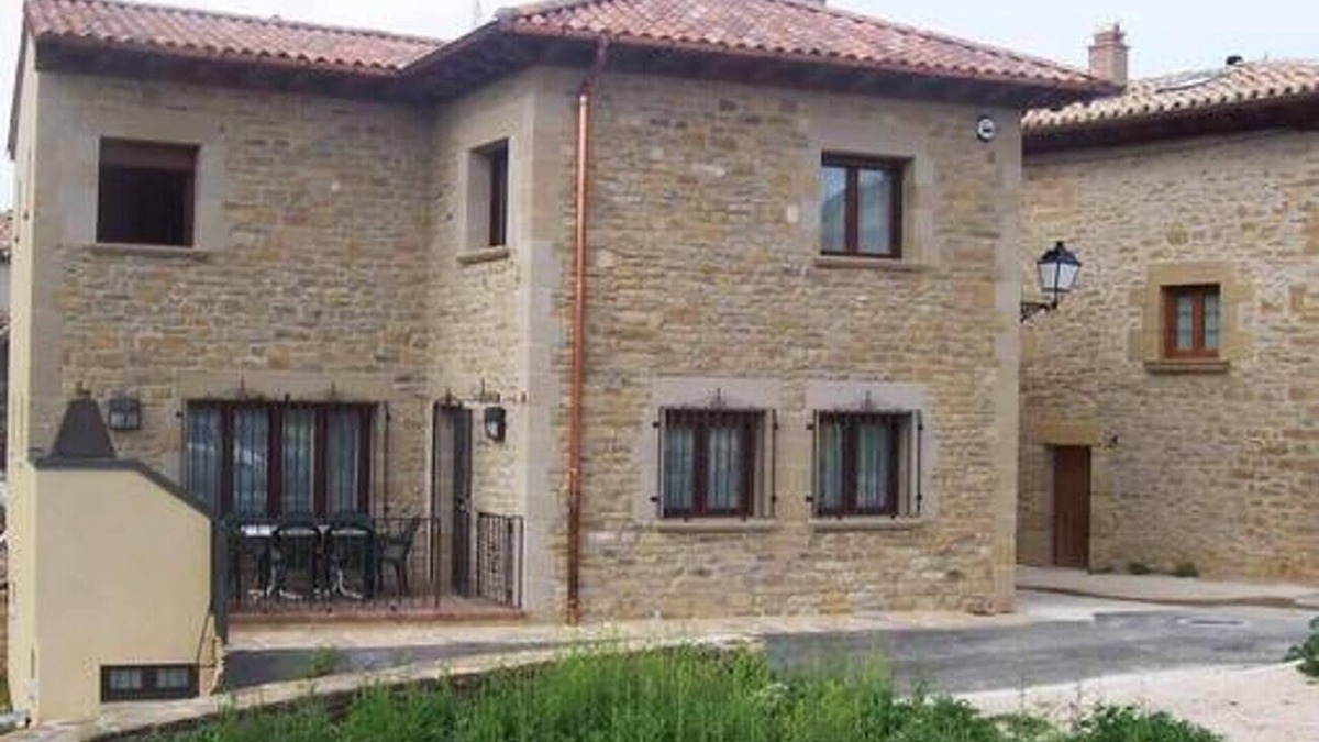Oloriz/Oloritz House | Country House 'Casa Rural Mirizabal' with Mountain View, Private Terrace and Wi-Fi