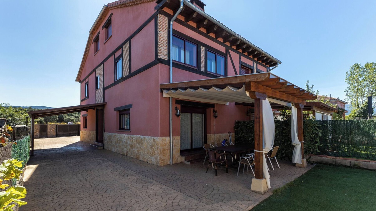 Revenga House | Country House 'Casa Rural Arbana' with Mountain View, Private Pool and Wi-Fi