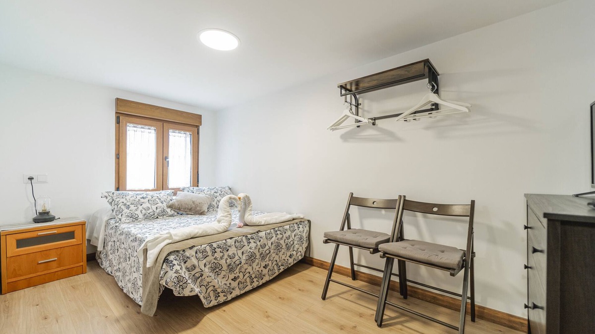 Penafiel House | Country House 'Casita La Glorieta' with Mountain View, Private Garden and Wi-Fi
