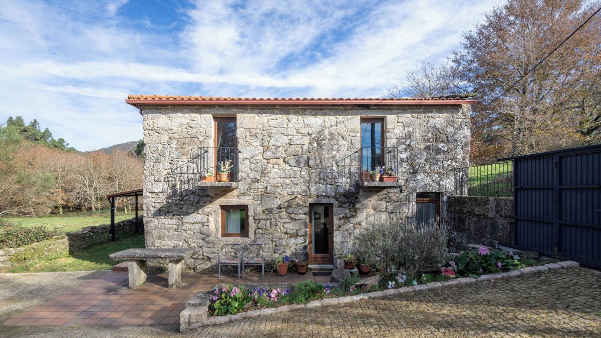 A Lama House | Country House 'Chan Da Ra' with Mountain View, Private Pool and Private Terrace