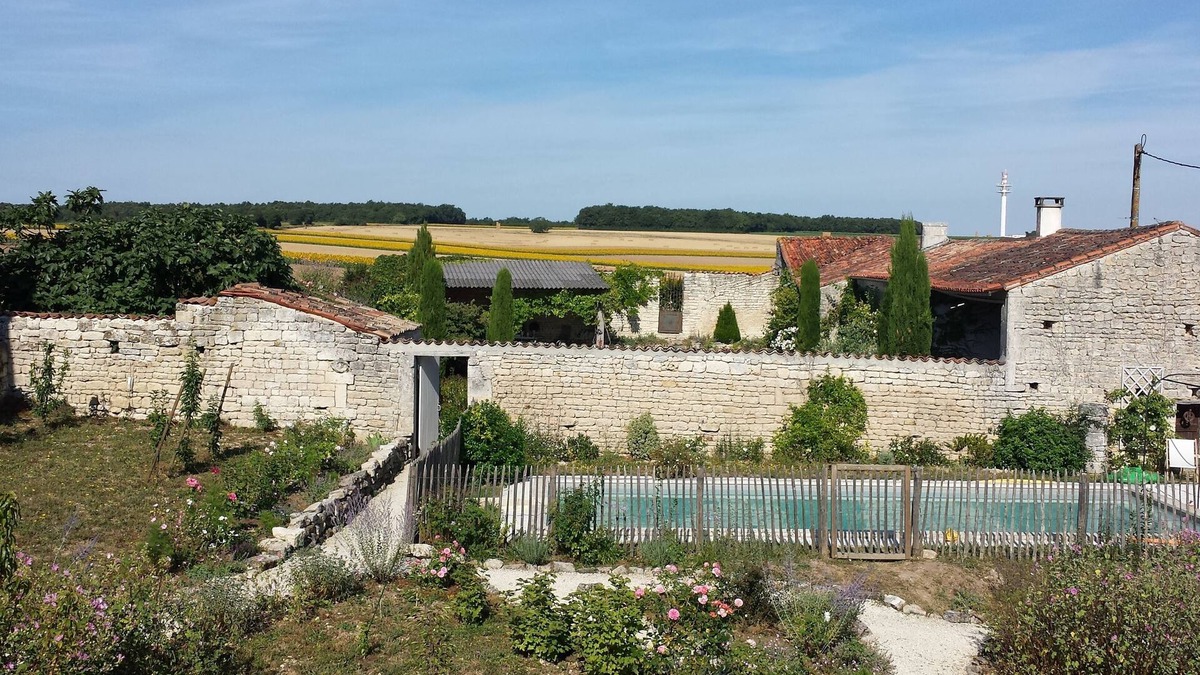 Anville House | COUNTRY HOUSE CHARENTE (F) holiday or weekend garden pool any comfort