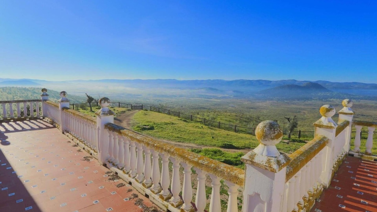 Guadalcanal House | Country House 'Cortijo Los Tomillares' with Mountain View, Wi-Fi and Air Conditioning