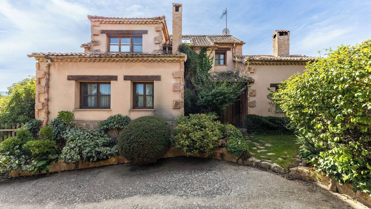 Espirdo House | Country House 'Dalt La Figuera' with Mountain View, Private Pool and Wi-Fi