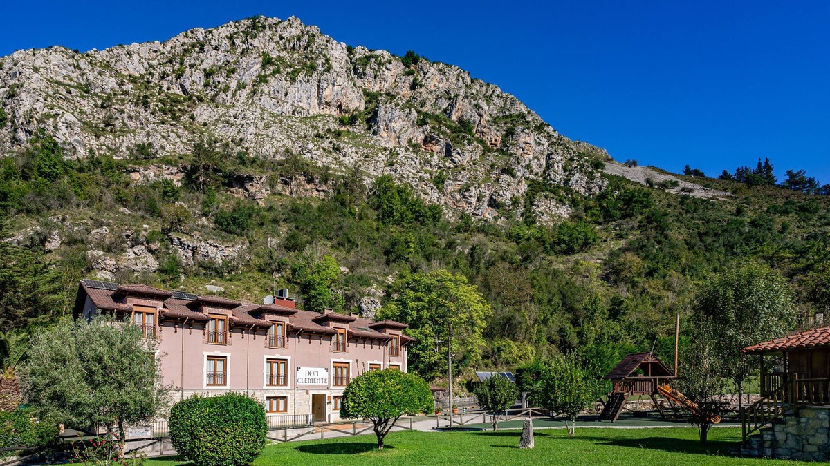 San Juan de Parres House | Country House 'Don Clemente 3D' with Mountain View, Private Garden and Air Conditioning