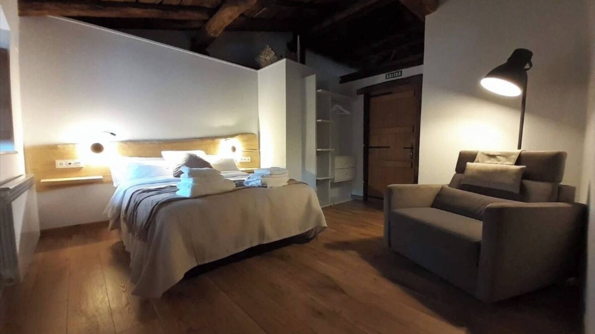 Labaien House | Country House 'Errandonea' with Mountain View, Private Terrace and Wi-Fi