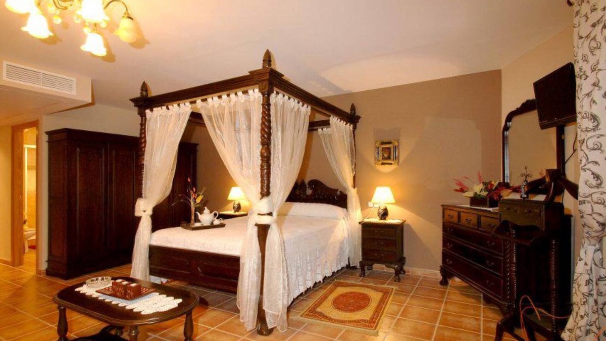 Maluenda House | Country House 'El Ático' with Wi-Fi and Air Conditioning