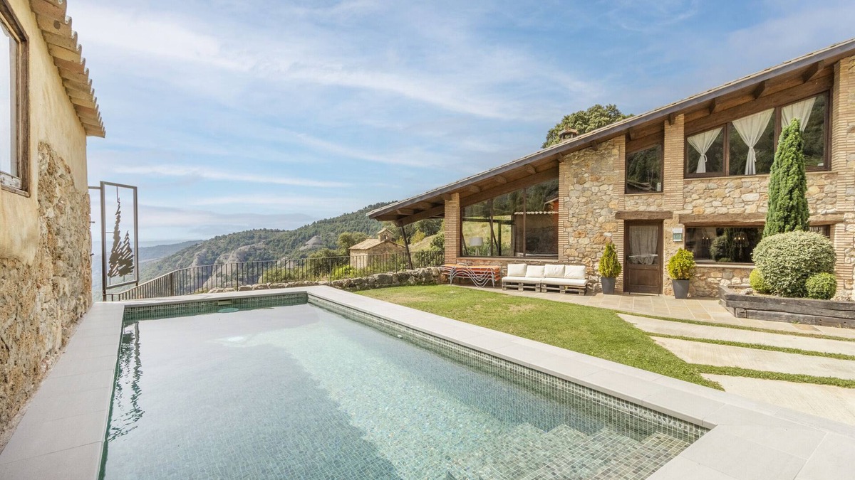 Oden House | Country House 'El Cobert De Lera' with Mountain View, Private Pool and Wi-Fi
