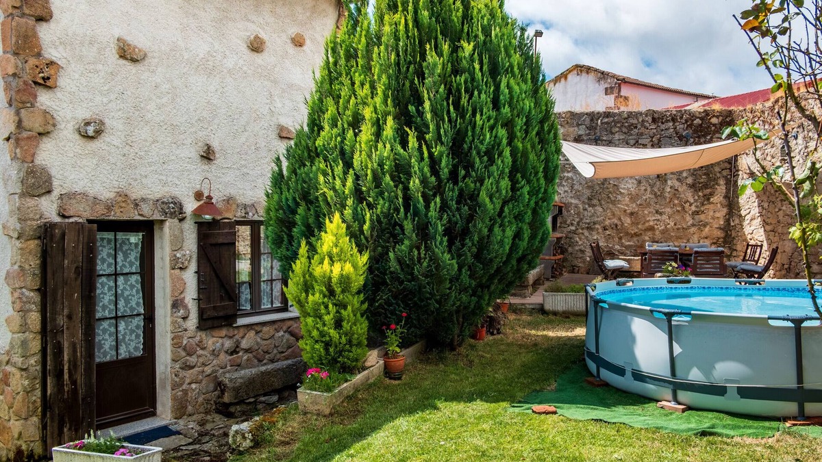 Nava de Bejar House | Country House 'El Corral De La Antigua' with Mountain View, Private Terrace and Wi-Fi