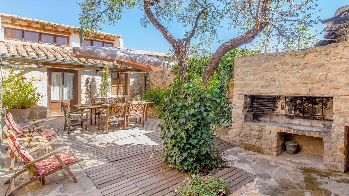 La Cuevarruz House | Country House 'El Rincón De Los Frailes' with Mountain View, Private Terrace and Wi-Fi