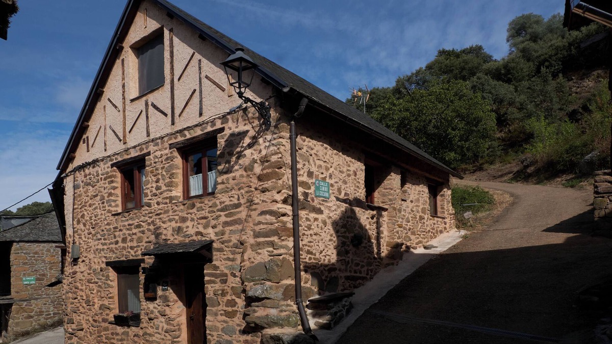 Bembibre House | Country House 'El Sardón I' with Mountain View, Wi-Fi and Air Conditioning