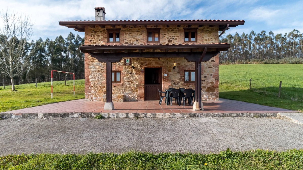 Barcena de Cicero House | Country House 'Alba' with Mountain View, Private Garden and Balcony