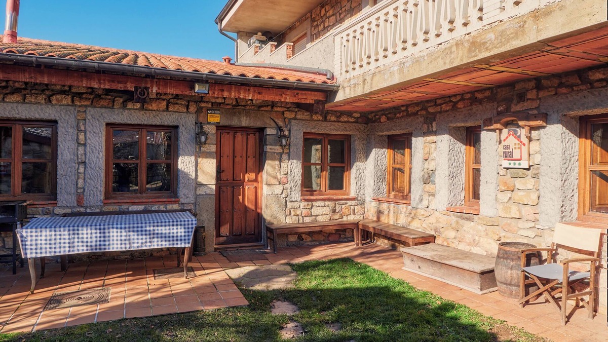 Boca de Huergano House | Country House 'Aldaron' with Mountain View, Private Garden and Wi-Fi