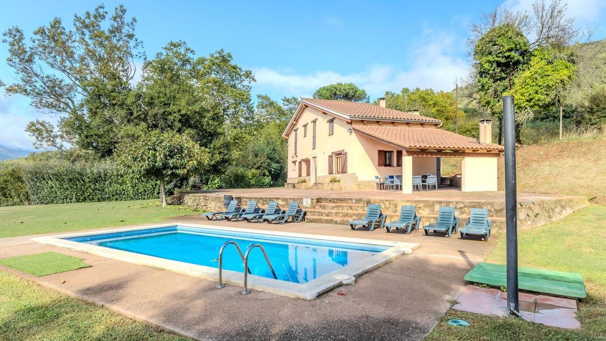 La Vall d'en Bas House | Country House 'Can Mestrehumà' with Private Pool, Private Terrace and Private Garden