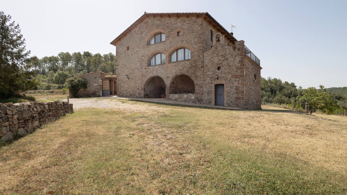 Santa Maria d'Olo House | Country House 'Mas Torigues' with Mountain View, Private Pool and Wi-Fi