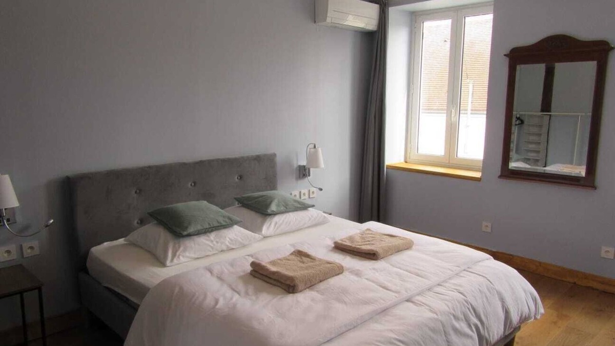 Chateaumeillant House | Country house for 15 people with pool/garden 3 hours from Paris