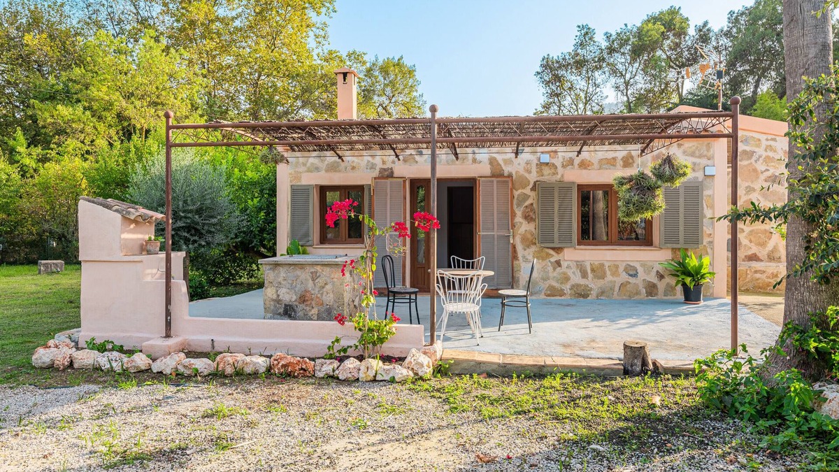 Puigpunyent Villa | Country House 'Finca Ses Pomeres' with Private Terraces and Wi-Fi