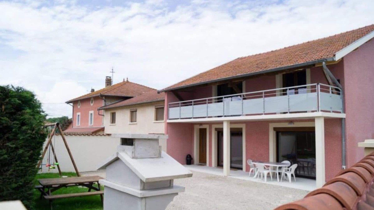 Beauvoir-de-Marc Villa | Country House 'Au Domaine De Chasse' with Private Terrace, Private Garden and Wi-Fi