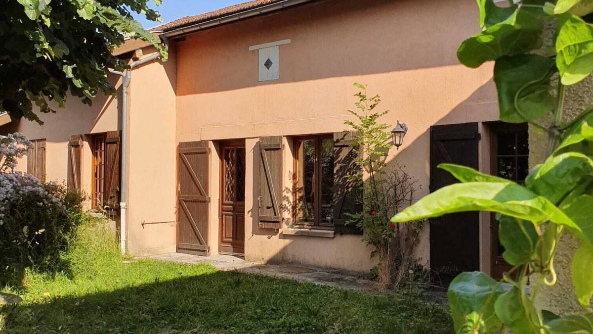 Givry-en-Argonne House | *country house with ornamental garden 200 m from the lake