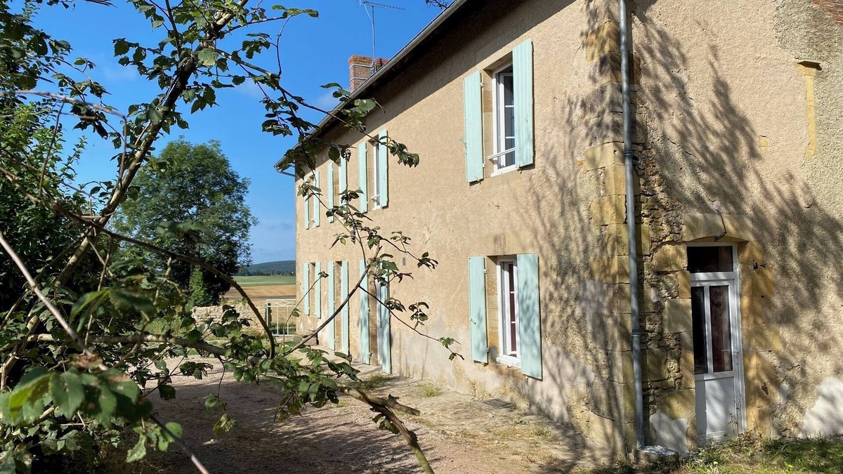 Saint-Benin-d'Azy House | Country house with a beautiful view, ideal for family and friends get-togethers