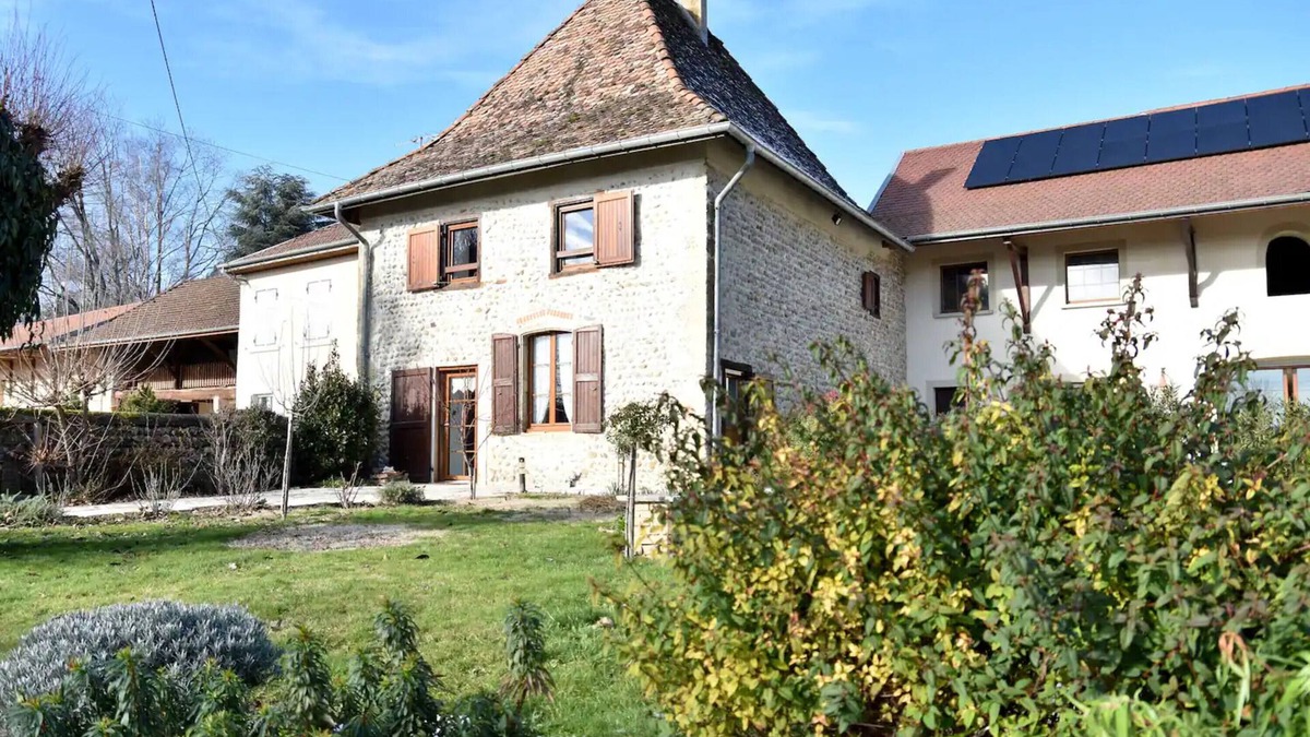 Gillonnay House | Country House 'Gîte La Petite Dauphinoise' with Private Terrace, Shared Garden and Wi-Fi