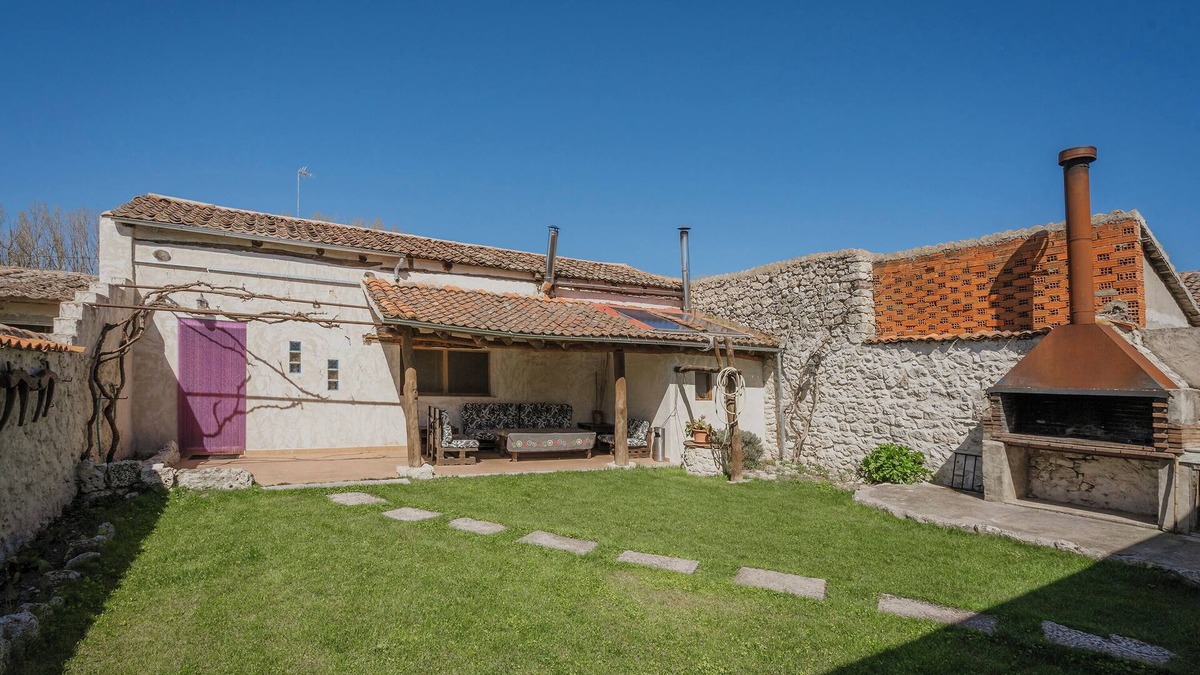 Frumales House | Country House 'Hoyal' with Private Garden and Wi-Fi