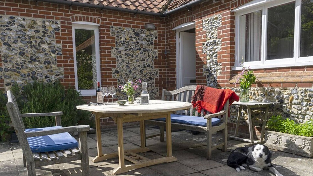 West Stow Cottage | Country house in the walled garden of historic West Stow Hall
